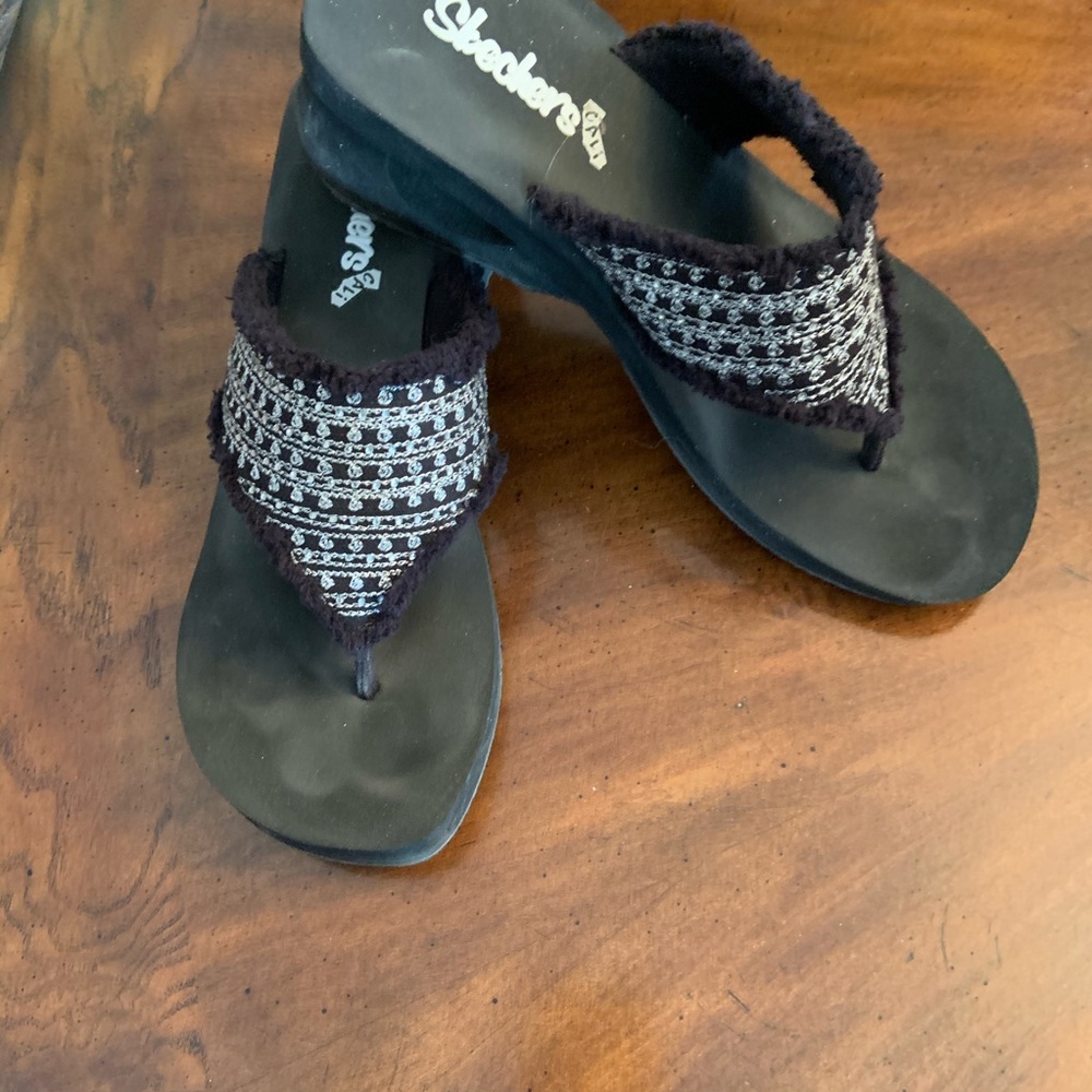 Skechers Cali cute fabric sandals.